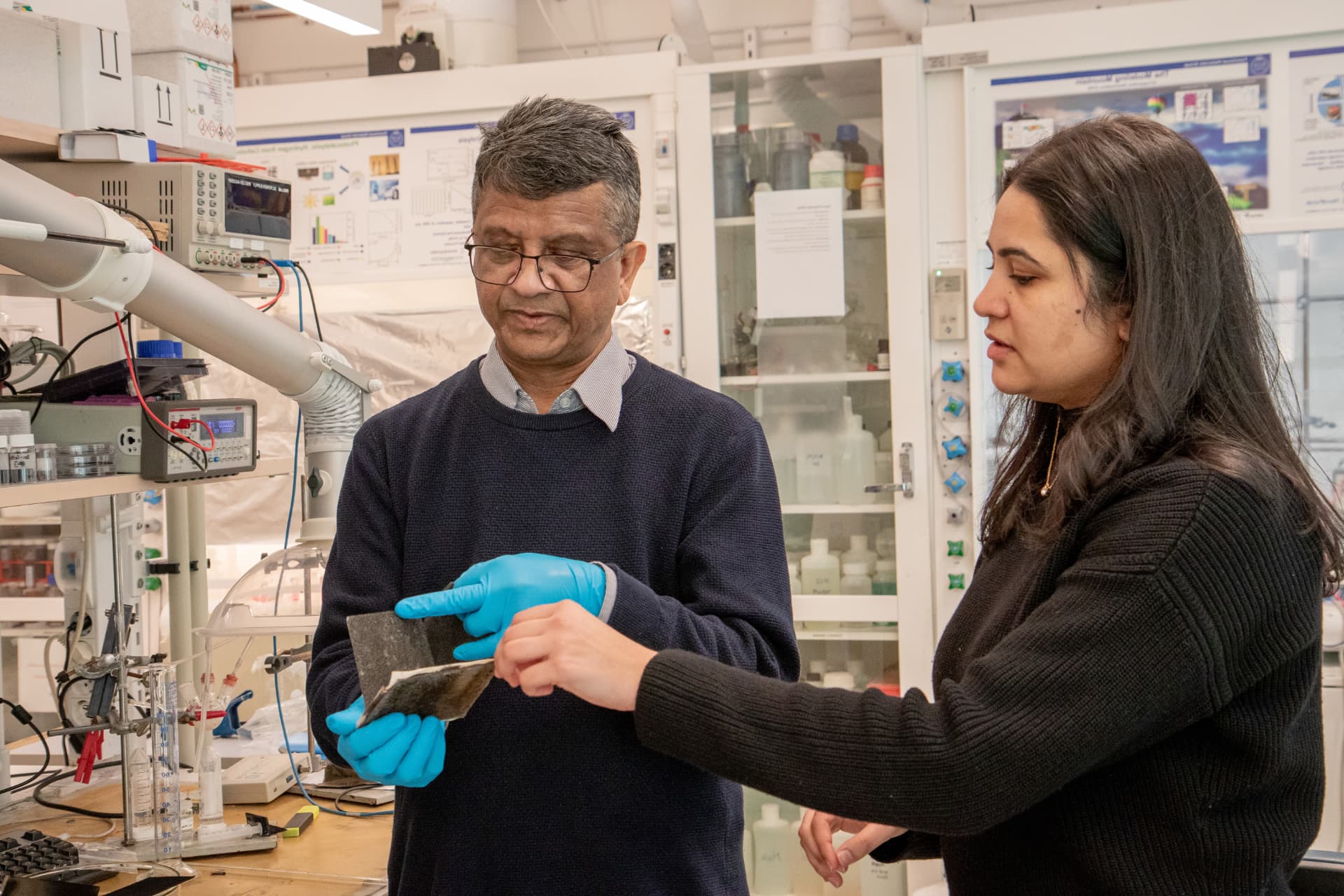 KTH researchers examining a deep tech prototype in a laboratory